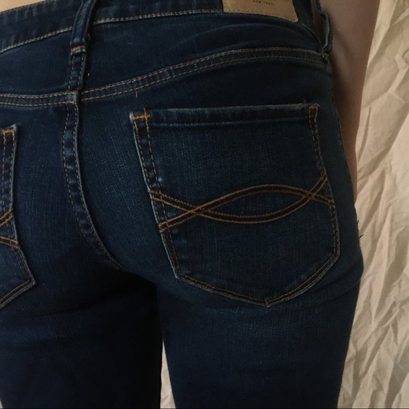 Abercrombie and Fitch Dark Wash Low Waisted Skinny Jeans Size 2 - Picture 5 of 8